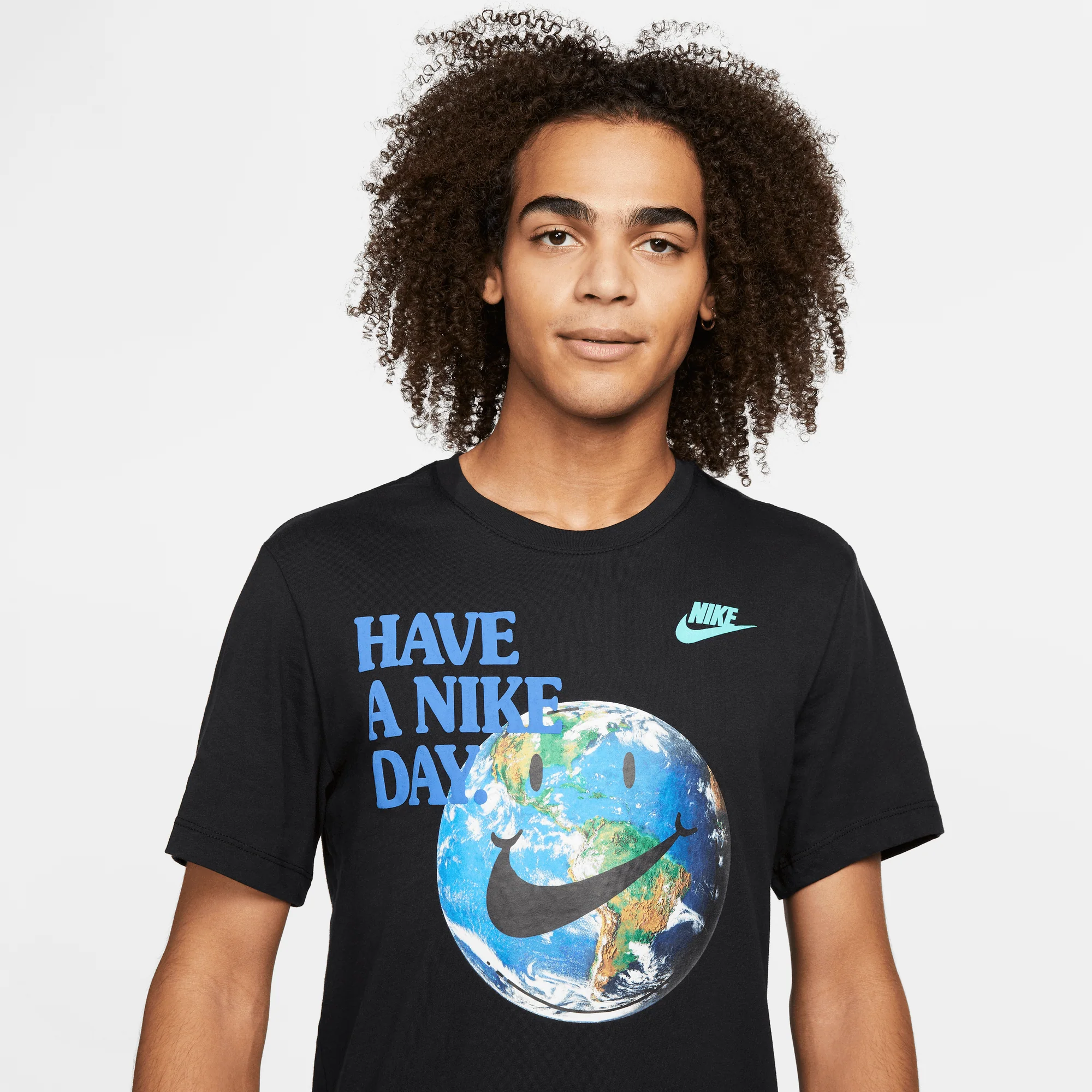 NIKE SPORTSWEAR "GOOD VIBES" TEE (BLACK) - Image 4