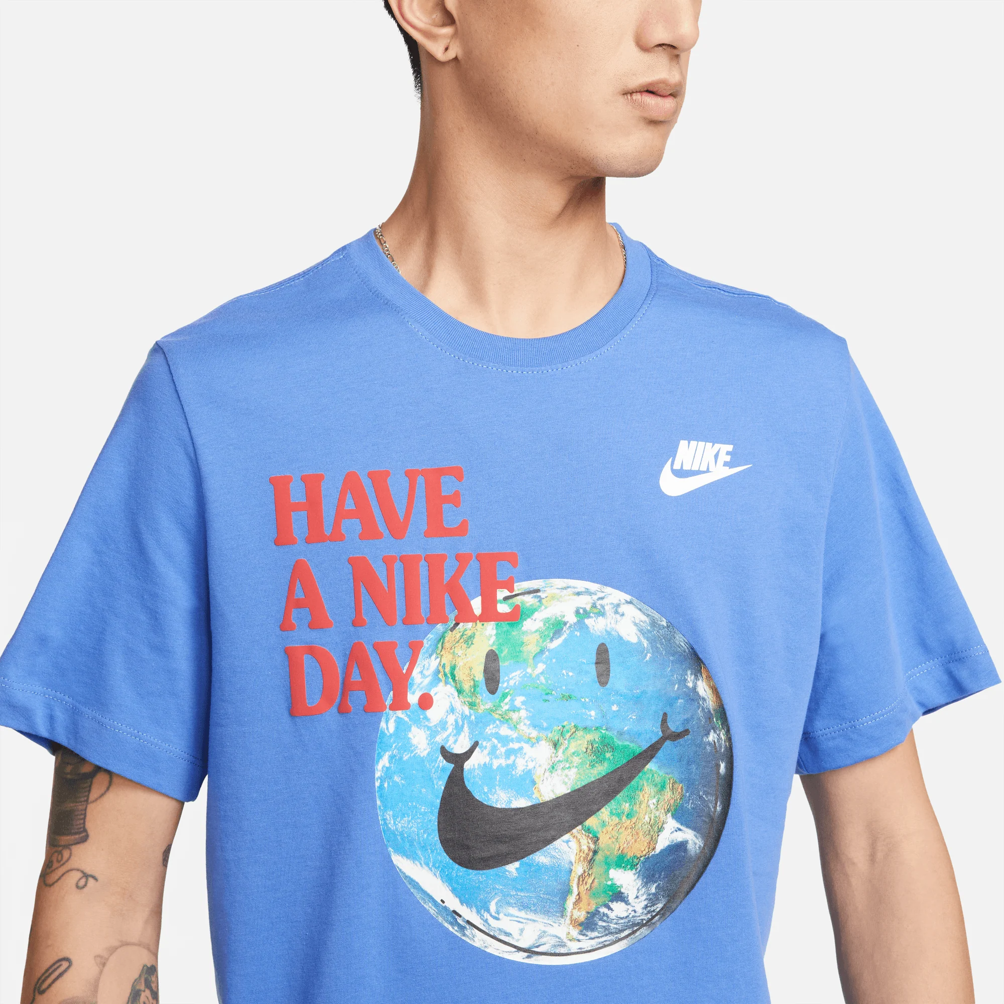 NIKE SPORTSWEAR "GOOD VIBES" TEE (BLUE) - Image 2