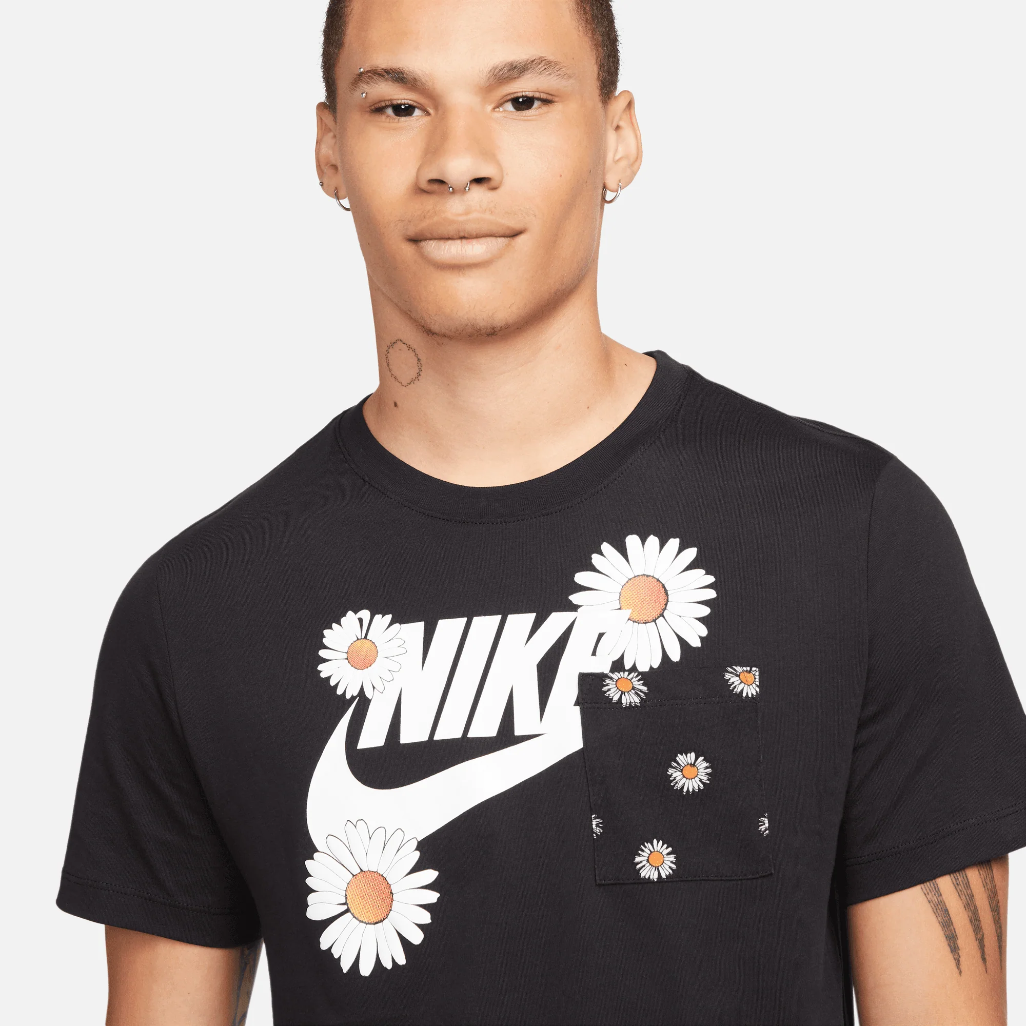 NIKE SPORTSWEAR TEE "BLACK" - Image 3