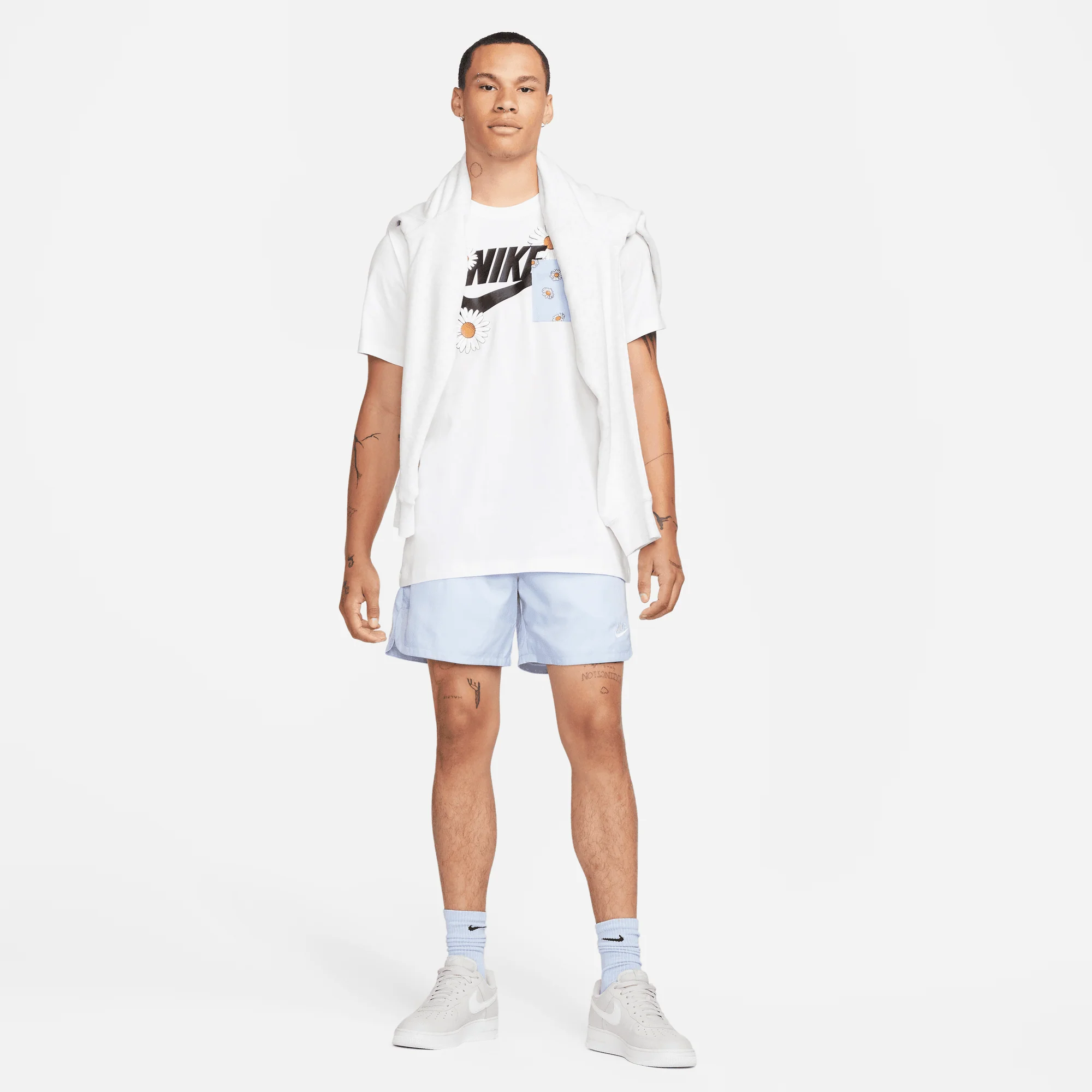 NIKE SPORTSWEAR TEE "WHITE" - Image 4