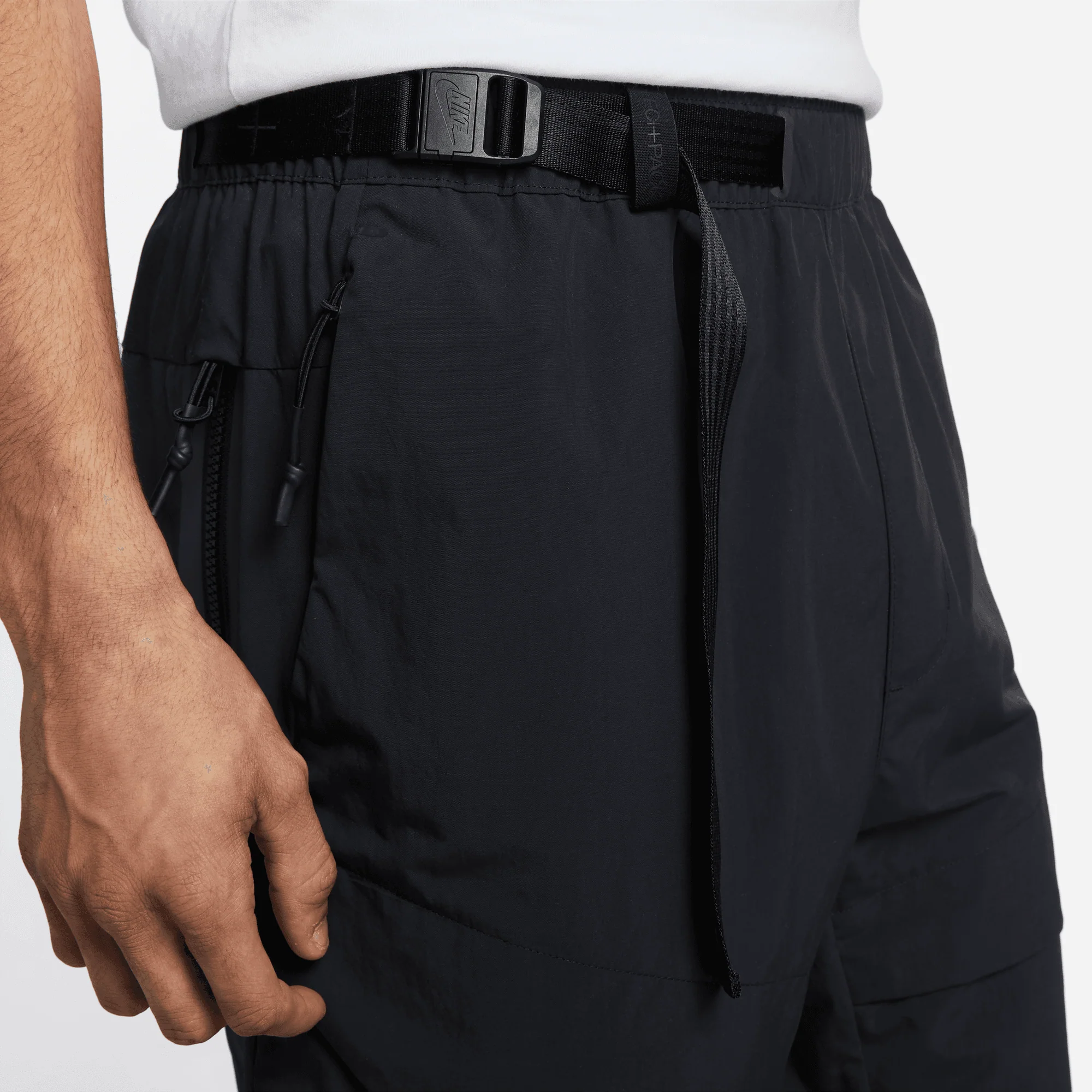 NIKE SW WOVEN CARGO PANTS (BLACK) - Image 4