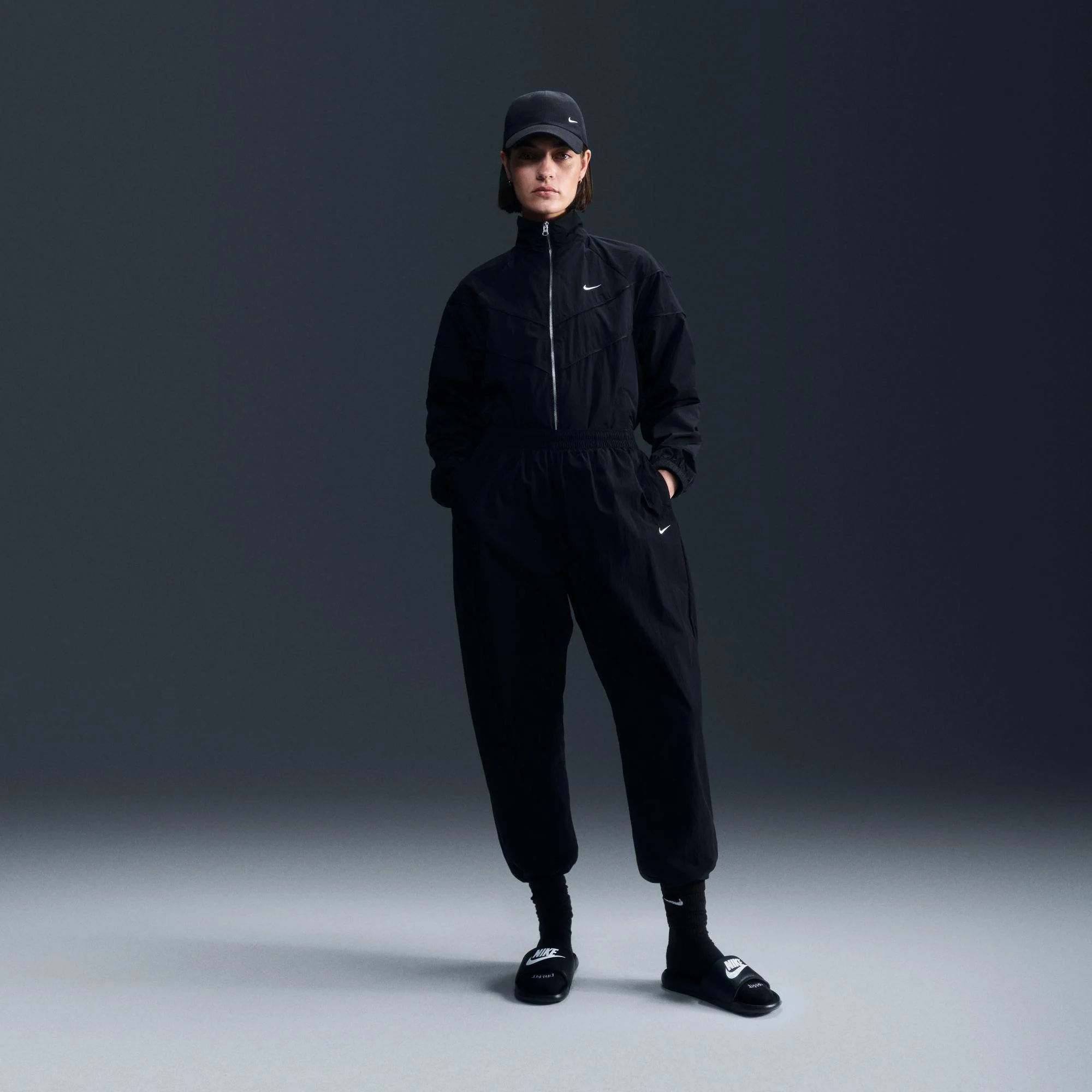 Nike Windrunner Women's Loose UV Woven Full-Zip Jacket Black
